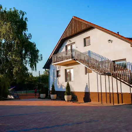 Tenisz Vendeghaz Апартаменты *