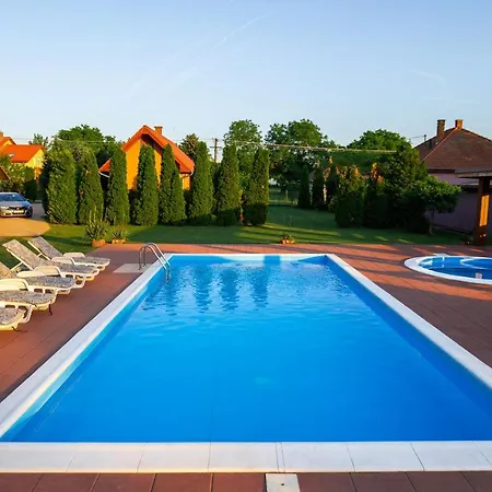 Apartment Tenisz Vendeghaz