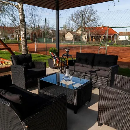 Apartment Tenisz Vendeghaz *